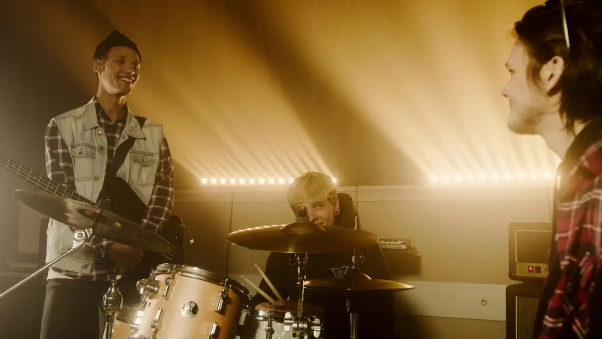 Musikere i fellesskap på Vestnes Musikkverksted